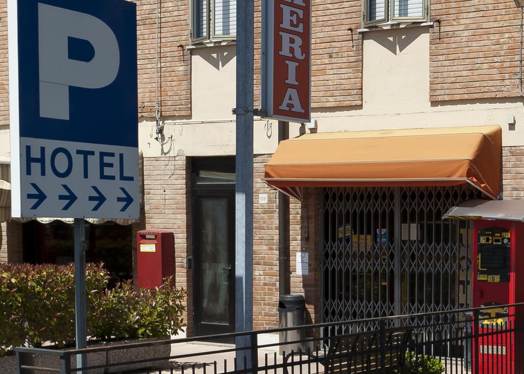 Hotel Daniela Ferrara Exterior foto