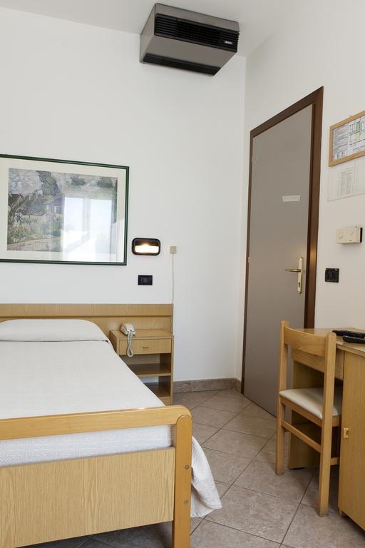 Hotel Daniela Ferrara Zimmer foto