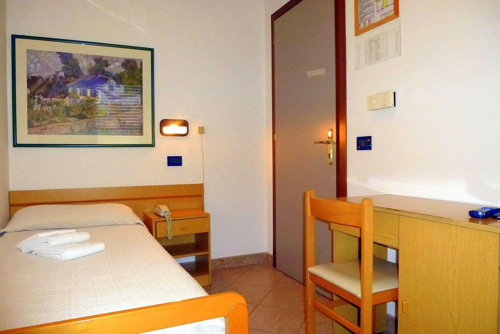 Hotel Daniela Ferrara Exterior foto